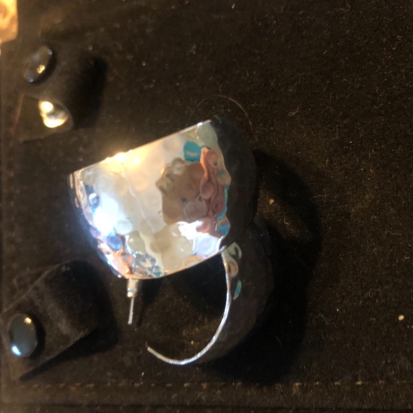 Wide geometric dangle silver colour earring - Picture 2 of 5